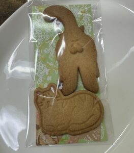 2枚一組。組み合わせになる猫クッキーはいろいろ。